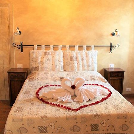 La Casa Delle Rondini Bed & Breakfast Roncoferraro Exterior photo