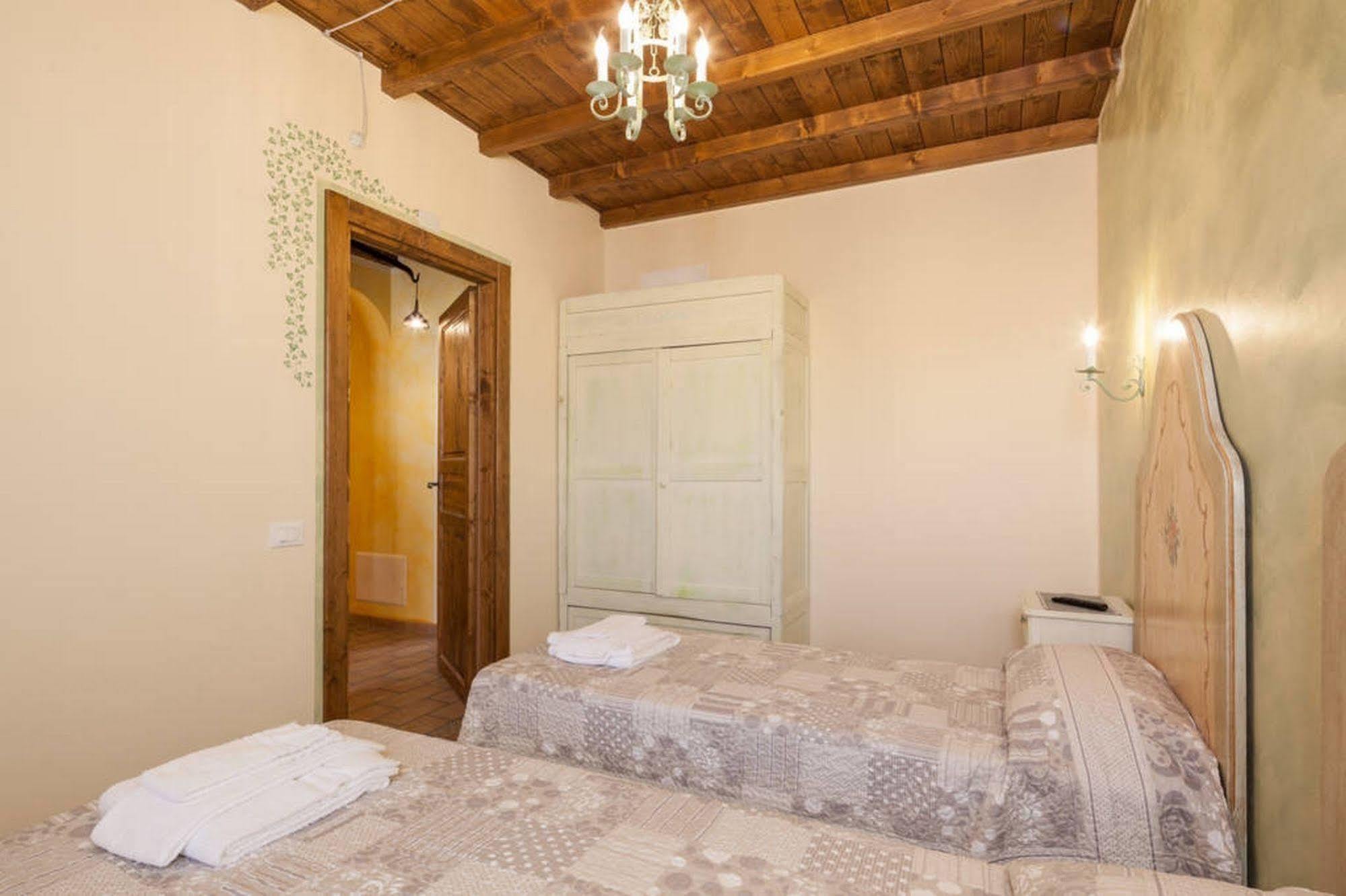 La Casa Delle Rondini Bed & Breakfast Roncoferraro Exterior photo