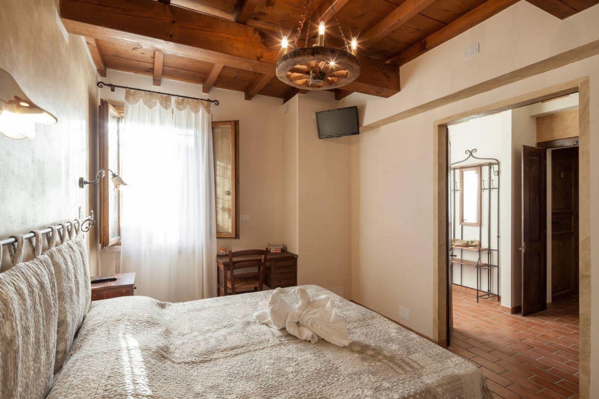 La Casa Delle Rondini Bed & Breakfast Roncoferraro Exterior photo