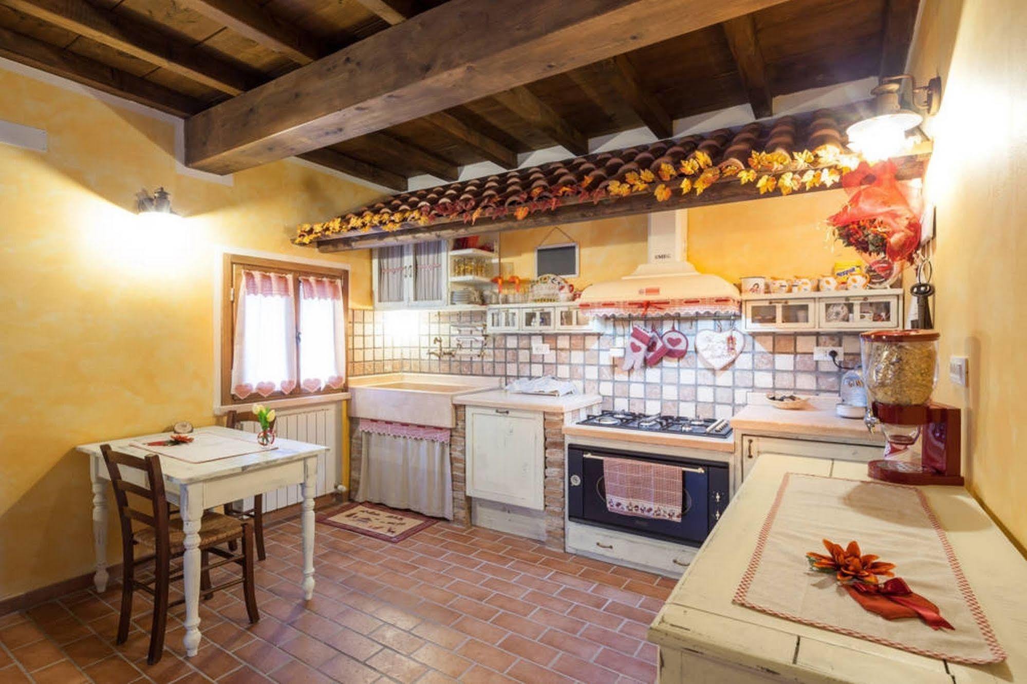 La Casa Delle Rondini Bed & Breakfast Roncoferraro Exterior photo