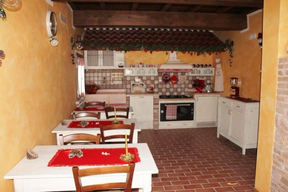 La Casa Delle Rondini Bed & Breakfast Roncoferraro Exterior photo