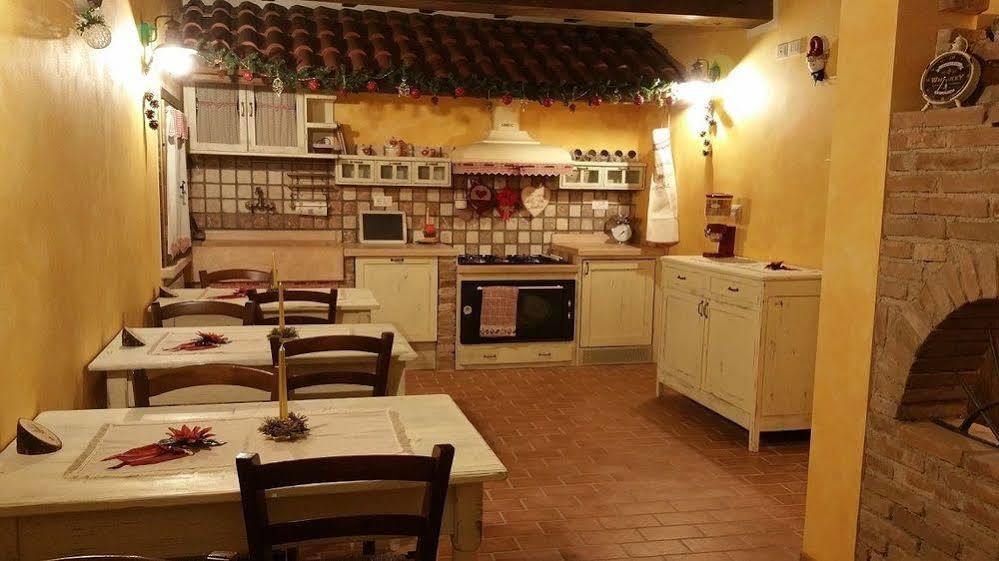 La Casa Delle Rondini Bed & Breakfast Roncoferraro Exterior photo